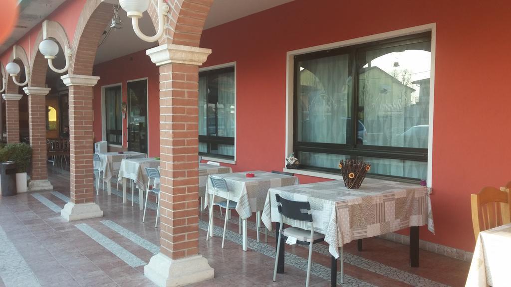 מלון SantʼAngelo Le Colombelle מראה חיצוני תמונה